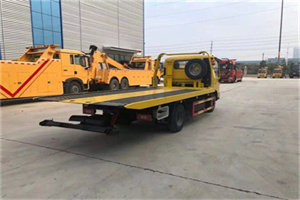 桥东非事故拖车