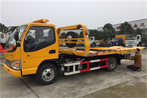 桥东哪里有拖车服务